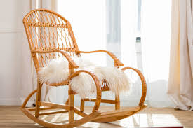 Der verschnörkelte schaukelstuhl verbreitet eine gemütliche atmosphäre in deinem minigarten. Rattan Schaukelstuhle Schaukelstuhl Aus Rattan Online Kaufen