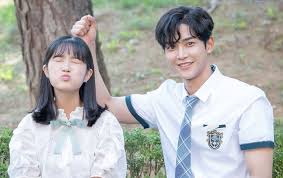 Çoğu kore dizisi gibi final tatmin etmiyor. Rowoon Sering Puji Kim Hye Yoon Gara Gara Disogok Uang Di Lokasi Extraordinary You