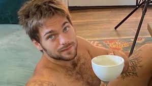 Dylan Sprayberry di Teen Wolf in mutande - BitchyX