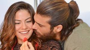 Ancak gerã§ek åÿu ki can yaman sevgilisi 2019 partneri demet. Can Yaman In Evinden Cikarken Goruntulenen Unlu Kim Ulakci Haberulakci Haber
