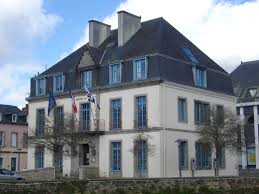 Installé à la maison des services au public et du tourisme, où mutualisation rime avec accueil du public. Fichier Landerneau Hotel De Ville 02 Jpg Wikivoyage Le Guide De Voyage Et De Tourisme Collaboratif Gratuit