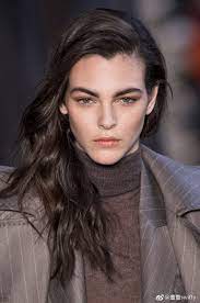 vittoria ceretti 顔 ヘアースタイル 人体