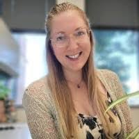 Kendra Wallace's Instagram, Twitter & Facebook