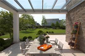 Unsere überdachte gartenbank bietet auch an grauen tagen gemütliche sitzplätze für bis zu 10 personen. Das Sitzt Majuntke Gmbh