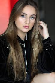 Isabella Barrett's Instagram, Twitter & Facebook