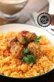 merhabalar sevgili dostlar daha once terbiyeli eksili kofte tavuk kiymasindan kerevizli sulu kofte gibi farkli tarifler hazirlamis yemek tarifleri yemek gida