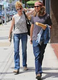 Axel bauer (born 7 april 1961) is a french singer, composer, guitarist, and actor, born in paris. Melanie Griffith And Long Haired Son Alexander Bauer Are All Smiles After Vegan Lunch Melanie Griffith Don Johnson Long Hair Styles