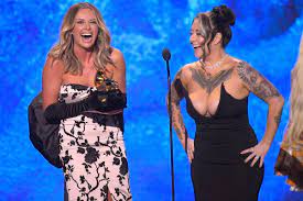 Ashley McBryde Calls Carly Pearce Collaboration a 'Wonderful Thing For Our  Friendship' at 2023 Grammys