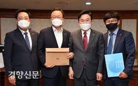 Maybe you would like to learn more about one of these? ì›í¬ë£¡ ì§€ì‚¬ ê¹€ë¶€ê²¸ ì´ë¦¬ ë§Œë‚˜ ì œì£¼ë„ë¯¼ ë°±ì‹  ìš°ì„ ë°°ì • ê±´ì˜ ê²½í–¥ì‹ ë¬¸