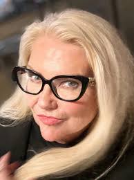 FRIDAY‼️ ⭐️JUKEBOX⭐️JUDGEMENT⭐️DAY‼️ Join me, Dawn Parry with Steve  Lillywhite Martin Glover (YOUTH) & Simon Ding Archer #live at #7am where we  judge the latest new song and artist submissions. Send submissions to