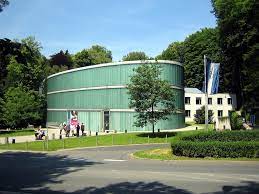 Im neanderthal museum können besucher die faszinierende geschichte, die den neandertaler umgibt, förmlich spüren, denn unweit des museums wurde 1856 das weltberühmte fossil. Neanderthal Museum Objektansicht