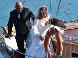 Αγάπη βαβουράκη, αικατερίνη ζουγανέλη, ευστρατία σοφού, χρυσούλα κούτρα. Elewnora Zoyganelh Spyros Dhmhtrioy H Nyfh Eftase Sthn Ekklhsia Me Kaiki Kai Synodeia Moysikwn Organwn Pics Video