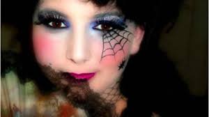 Votre enfant est du genre à aimer faire peur ? Maquillage Halloween Petite Fille Maquillage Halloween Maquillage Halloween Sorciere Maquillage Sorciere Enfant