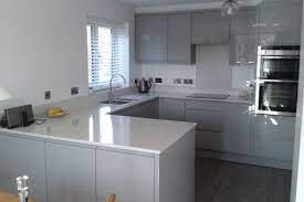 Since gray blends in well with almost any other colors, you'll find that having gray floors still allows you plenty of freedom to introduce other colors into your kitchen. Pin By Constanza Vegas On Home Inspo Grey Gloss Kitchen White Modern Kitchen White Gloss Kitchen