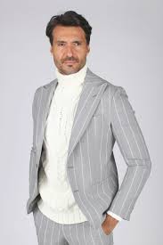 Completi da uomo maschili abiti grigi abiti da uomo uomini moda casual abito da uomo nero abiti da sera neri grigi blu spezzati, con giacca in velluto anche rossa. Abito Grigio Perla Gessato Uomo Fine Serie