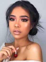 Julia Karas's Instagram, Twitter & Facebook