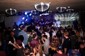 Впрочем, на это осмеливаются лишь единицы. Top 13 Nochnyh Klubov Amsterdama Foto Adresa Ceny Amsterdam Life Info
