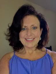 Elizabeth Mace's Instagram, Twitter & Facebook