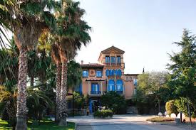 Con más de 30 años de experiencia en el sector hotelero, liderará el hotel de lujo de referencia en la ciudad condal. Carrete Finestres Ventanas De Madera Hotel Mas Passamaner 5 Estrellas Carrete Finestres