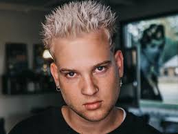 Lukas Leon's Instagram, Twitter & Facebook