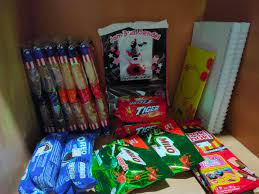 Sampai dirumah sakit saya pun mengambil nomor antrian dan duduk sambil menunggu tepat diseberang saya berjalan seorang pria yang dari tadi selalu melirikkan matanya pada saya. Buka Kedai Runcit Umpan Anak Buat Kerja Rumah Ibu Ni Kongsi Aktiviti Bersama Anak Tanpa Gajet Waktu Pkp Keluarga