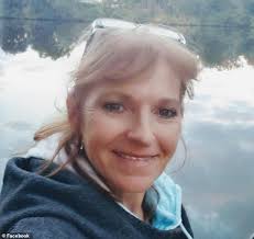 Stunned Florida hiker spots huge eight foot alligator CLIMB fence before  disappearing into swamp