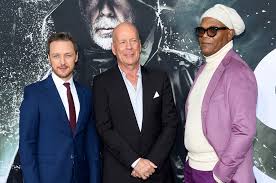 Glass ((cristal)) 2019 p e l i c u l a completa (online) español latiño | descargar glass ((cristal)) película completa dvd mega latino 2019 en latino. James Mcavoy And Bruce Willis Basically Turn Things Over To Samuel L Jackson At The Glass New York Premiere Tom Lorenzo