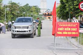 Trong thời gian giãn cách, người dân hà nội cần có giấy đi đường đúng mẫu ban hành cùng các giấy tờ như căn cước công dân, lịch trực, văn bản phân công nhiệm vụ… của cơ quan, đơn vị. Vmdmfabel 2ocm