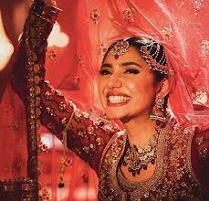 Umesh kumar and rakesh upadhyay directed by amjad and ashish music by : Mahira Khan Shares A Beautiful Bts Shot From The Sets Of Her Stunning New Song Morey Saiyan From Parey Hut Love Mahirakhan Pareyhutlove Hautetrail Snapwidget