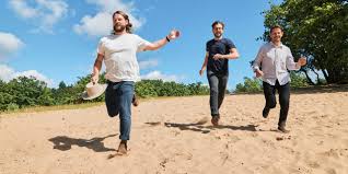 Ian hooper is a member of the mighty oaks whose first album howl went straight into the german top ten. Bgl Rm6e3sblbm