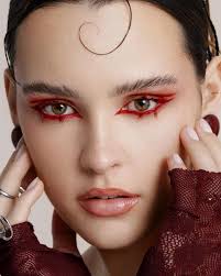 Reflexionen zur “HEIMAT” @voguegermany TEAM Directed by : @delaliayivi  Styling: @chantalsackey Set Design : @bubbynurse Production: @es.meplumb  Hair and Makeup: @latisha_nicholson using Narsissist Make-up @ narsissist,  @amybrxwn Hair: @iam_naadira ...