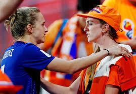 Vivianne miedema and lisa evans tumblr. Awfc Vivianne Miedema With Her Girlfriend Scotland And