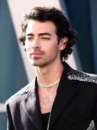 Morgan wallen or Joe jonas 🎤