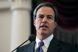 Straus airs first TV ads in primary battle