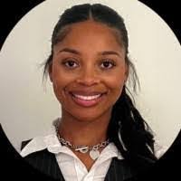 Catalina Dillon's Instagram, Twitter & Facebook