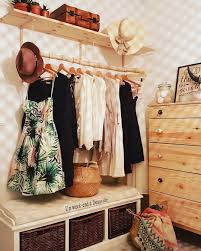 Penderie Suspendue En Bois Flotte Penderie Bois Diy Penderie Penderie