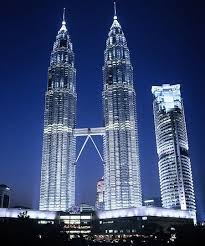 The 15 Tallest Buildings In The World Petronas Towers Skyscraper Amazing Buildings