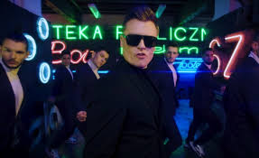 W 2007 nawiązał współpracę muzyczną z markiem kościkiewiczem, a w 2008 został wokalistą jego zespołu mono. Rafal Brzozowski Ma Szanse Na Zwyciestwo Na Eurowizji Moga Mu W Tym Pomoc Nabyte Umiejetnosci O Czym Mowa Zycie
