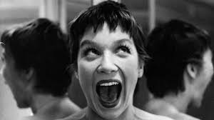 Shirley MacLaine compie oggi 90 anni. Cinque film in streaming come tributo  a unattrice unica