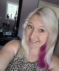 Embroiderer for salon capes with logo?