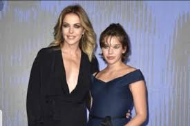 Le ragazze di non è la rai da ambra angiolini a claudia gerini, da antonella elia a miriana trevisan, che fine hanno fatto le ragazze di non è la rai, programma cult della tv anni novanta che 25 anni fa andava in onda con l'ultima puntata Avete Mai Visto Le Figlie Di Claudia Gerini Ecco Cosa Ama Fare L Attrice Con Loro Nel Tempo Libero Mamma Sto Bene