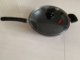 They offer several frying and saute pans, and a mishmash of other kitchen appliances, cookware and bakeware. Happy Call Diamond Wok Pan 30cm With Lid Furniture Home Living Kitchenware Tableware Cookware Accessories On Carousell