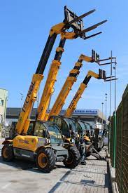 Noleggio Sollevatori Telescopici Di Qualsiasi Portata E Altezza Tecnol Srl Viale Tommaso Columbo 17 Bari Forklift Safety Heavy Equipment Train