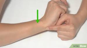 See full list on wikihow.com How To Cover A Tattoo With Makeup 9 Steps With Pictures