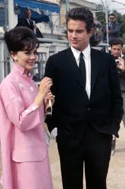 25 Vintage Pictures Of The Most Glamorous Couples On The Cannes Red Carpet Natalie Wood Warren Beatty Cannes Film Festival
