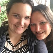 Does Bonnie do videos to model how to make the clue?