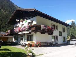 Located 5 km from the centre of neustift and the 11er lifte ski area, haus am gletscher offers rooms with a balcony and panoramic mountain views. Haus Am Gletscher Zimmer Neustift Im Stubaital Stubai Tirol Privatvermieter Tirol