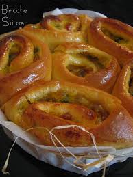 J En Reprendrai Bien Un Bout Brioche Suisse Ou Chinois Creme Patissiere Fruits Confits En 2020 Brioche Fruits Confits Patissiere