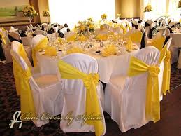 Black and white christmas decoration is most stylish and happing thing you can do this christmas to impress your guests here are more christmas decoration ideas in aqua. Desain Pernikahan Gold And Yellow Wedding Decor