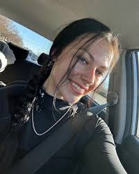 𝕸𝖊𝖗𝖊𝖉𝖎𝖙𝖍 𝕮𝖆𝖗𝖑𝖊𝖓𝖊 𝕳𝖊𝖓𝖉𝖗𝖎𝖝 (@xoxo_merr) • Instagram  photos and videos